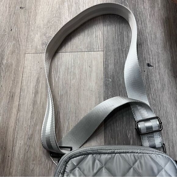 Belt Bag - BRAND NEW - W Tags - Bum Bag in Silver Nylon Material - Picture 5 of 7